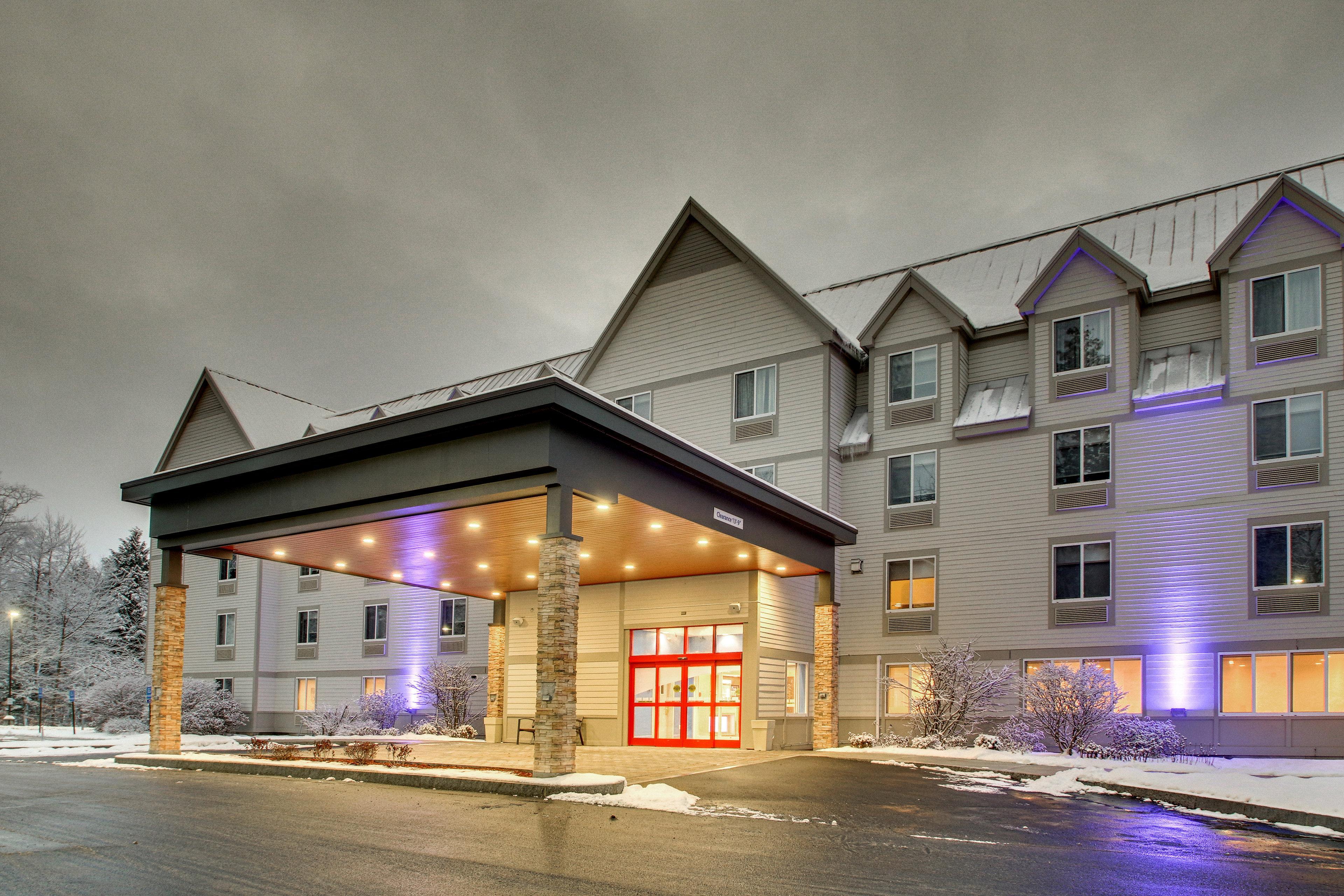 Holiday Inn Express & Suites - Lincoln East - White Mountains By Ihg Ngoại thất bức ảnh