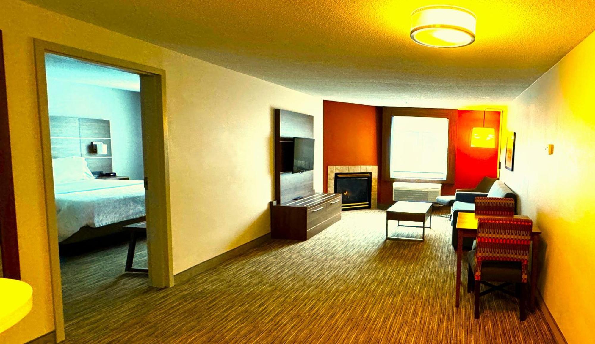 Holiday Inn Express & Suites - Lincoln East - White Mountains By Ihg Ngoại thất bức ảnh